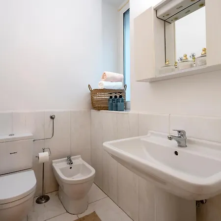 Luxury In Center 아파트 *